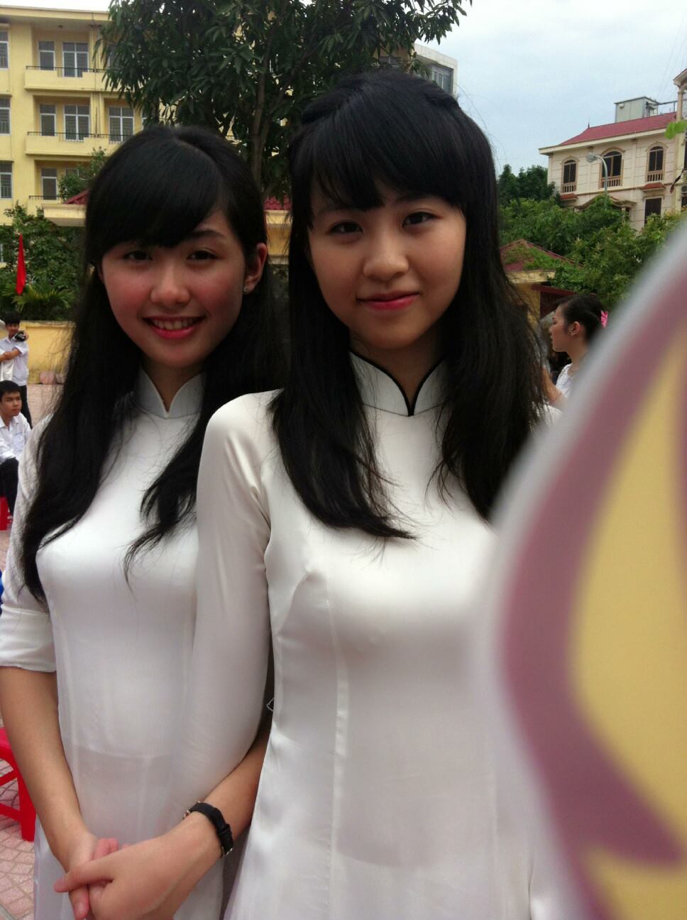 玩两个有奶水的少妇